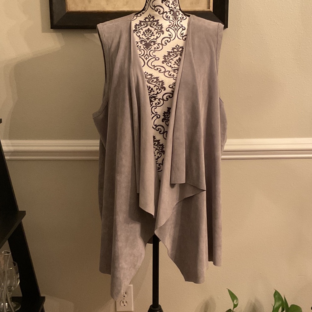 Stylish Gray Sleeveless Cardigan